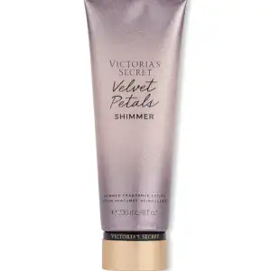 Лосьйон для тіла Velvet Petals Shimmer