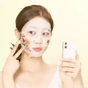 Мультивітамінна тканинна маска з екстрактом обліпихи JMsolution Disney Selfie Vital Vitamin Tree Fruit Mask