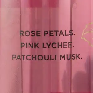 Парфумований спрей Rose Lychee від Victoria's Secret ( Вікторія Сікрет ),Пелюстки троянд, рожевий лічі, мускус пачулі , ✅ 100% оригінал