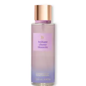 Парфумований спрей Brilliant Cherry Blossom від Victoria's Secret ( Вікторія Сікрет ), Черешня, біла малина, гострий мандарин, Колекція Vivid Blooms , ✅ 100% оригінал