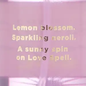 Cпрей Love Spell SOL Body Mist Victoria Secret - Колекція: SOL; Поєднання цвіту лимона та неролі створює яскравий квітково-цитрусовий аромат. ✨ Оригінал із США  у зручному об’ємі 250 мл.