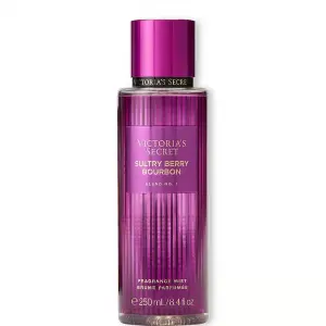 Sultry Berry Bourbon BLEND NO 1 спрей Вікторія Сікрет - гармонія східної витонченості та фруктової спокусливості. Стиглі ягоди, ніжні пелюстки фрезії, насичений бурбон і ванільний акцент створюють аромат, що огортає чуттєвим шлейфом.✨ Оригінал із США  у зручному об’ємі 250 мл.